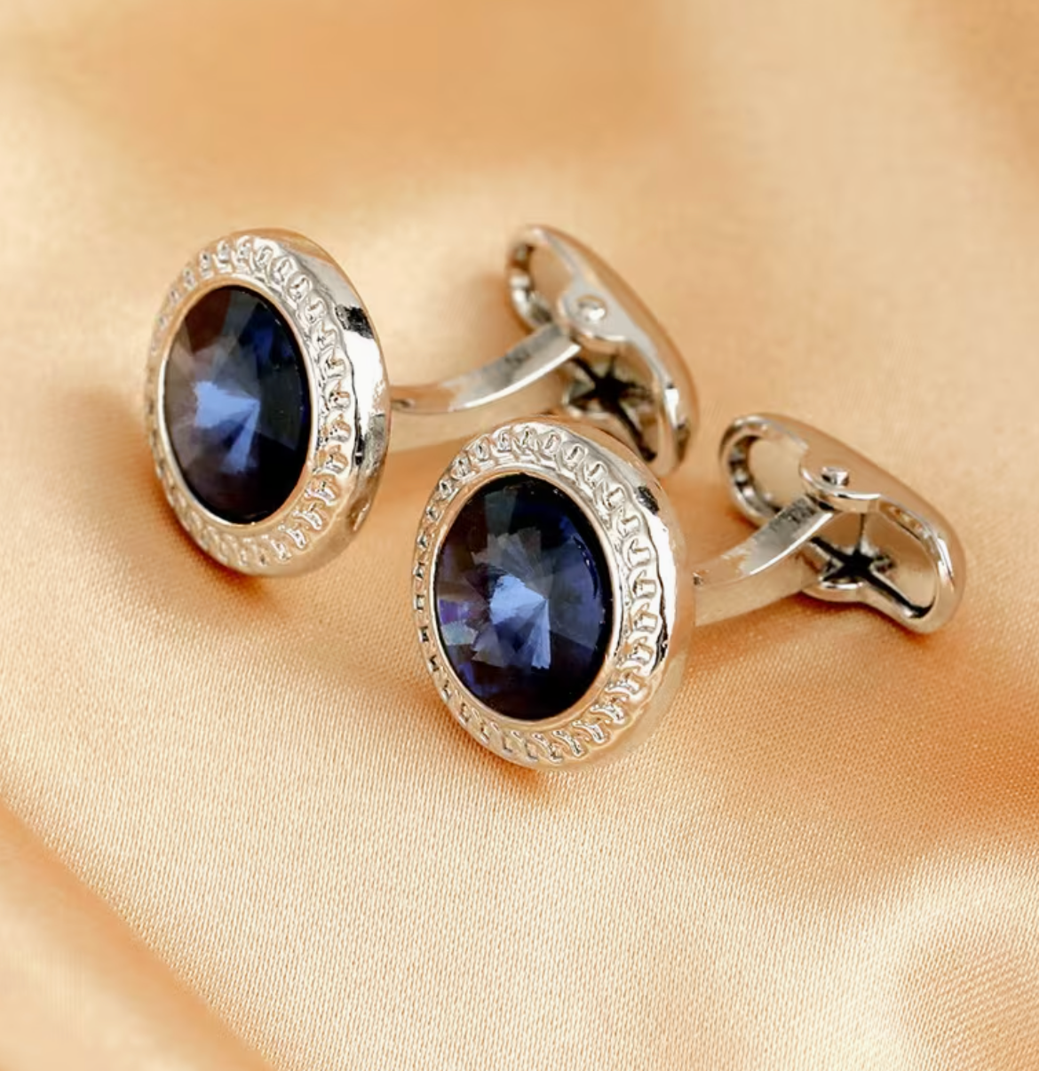 Golden Cufflink – Gold & Silver