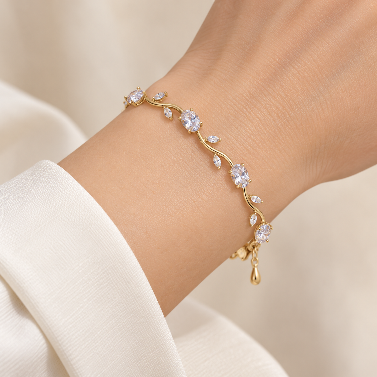Oval Solitaire Leaf Vine Bracelet — Golden