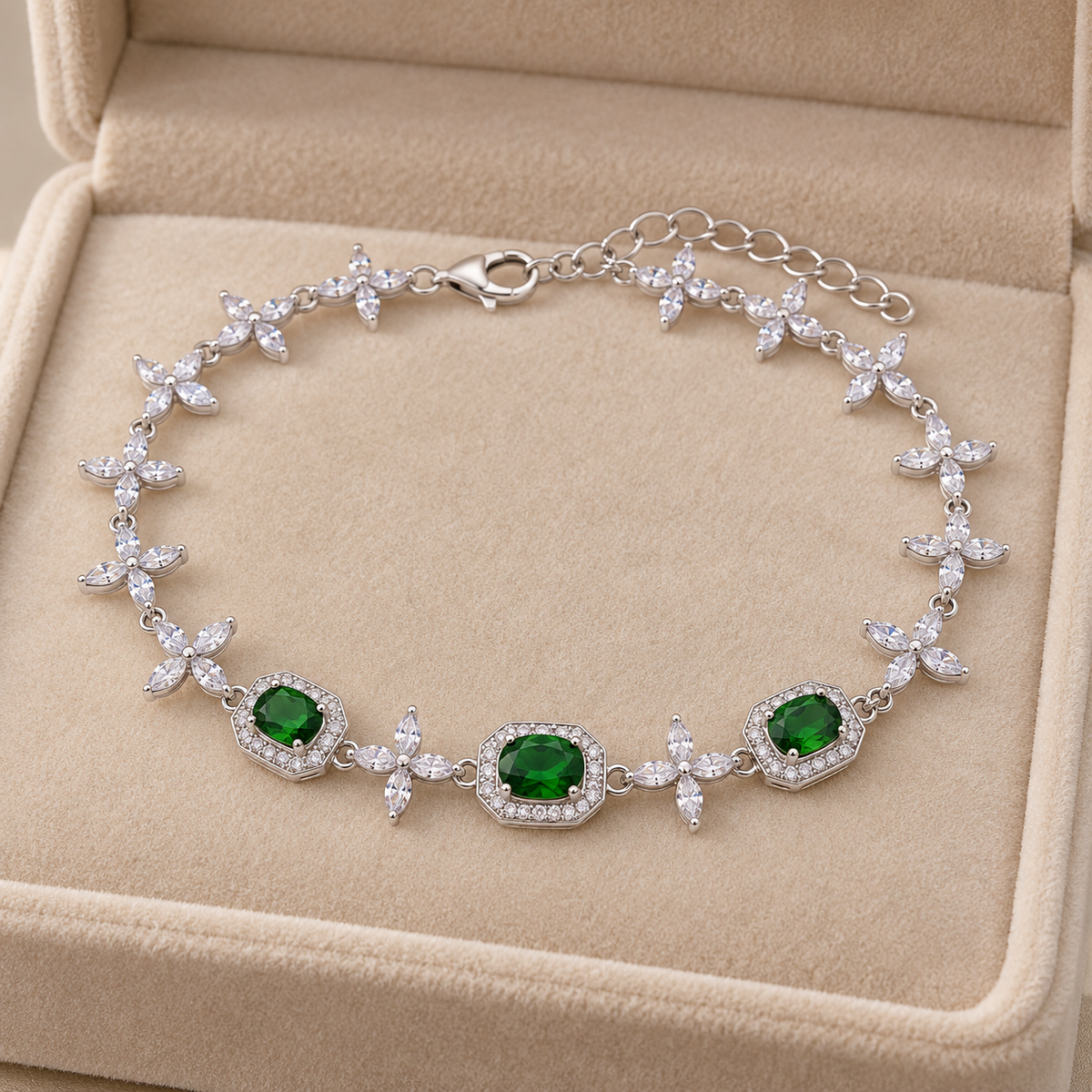 Green halo floral bracelet Silver in velvet box